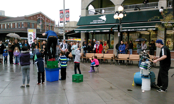 Juggling Joe gets ready to juggle.