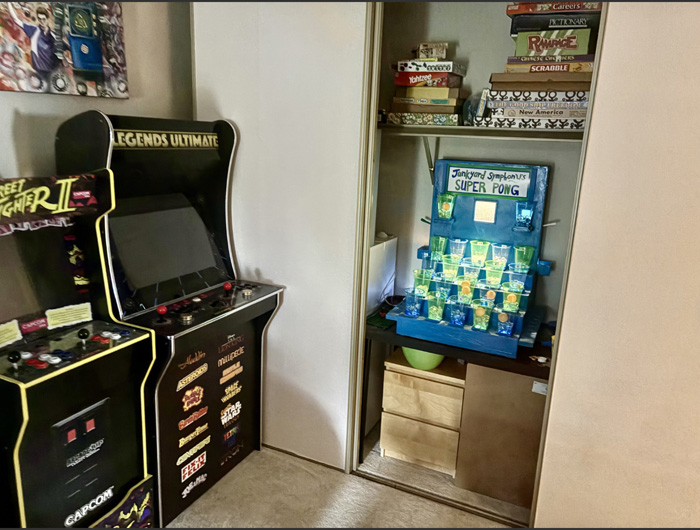 Junkyard Symphony's Groovy Games Getway, The TV Room